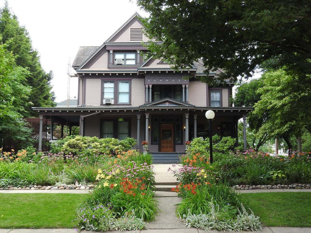 Champaign Garden Inn Exterior photo