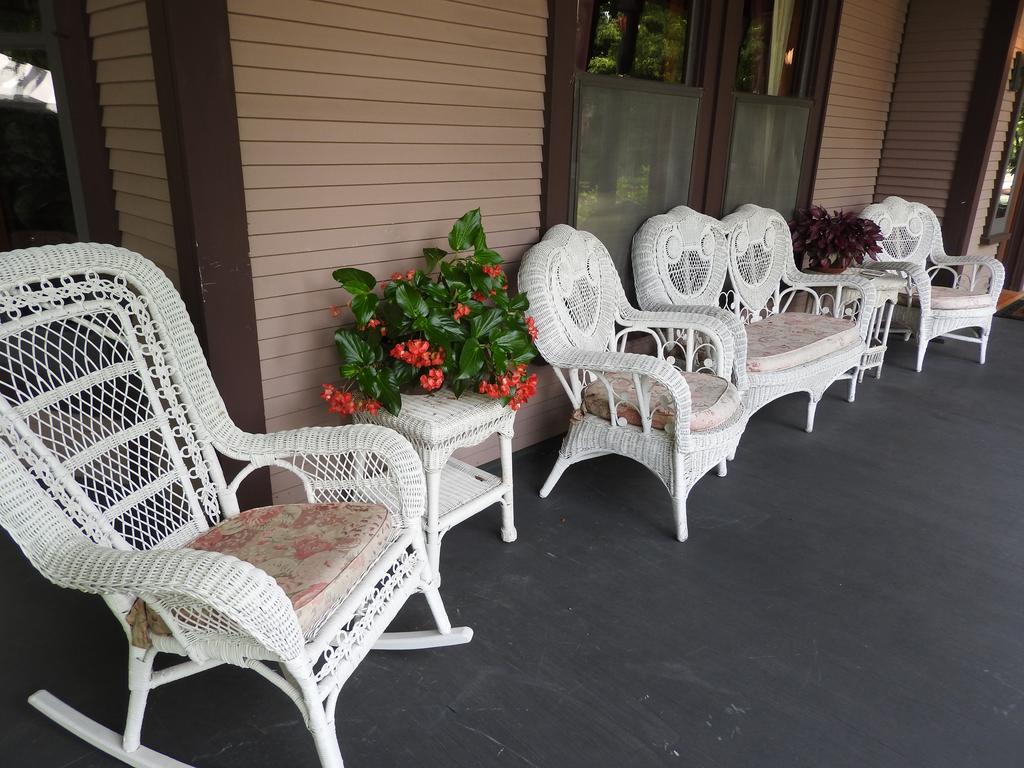 Champaign Garden Inn Exterior photo