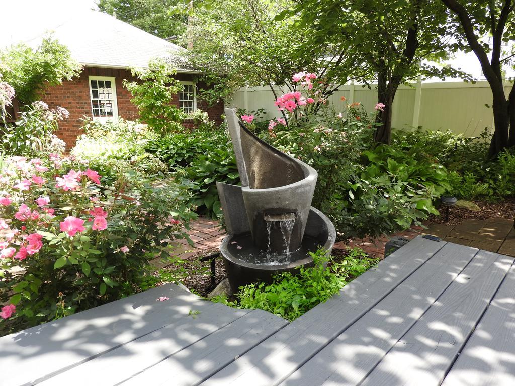 Champaign Garden Inn Exterior photo